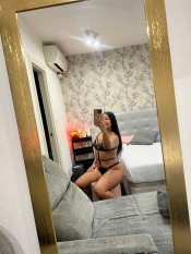 MORENITA DELGADA Y MUY CALIENTE EN TORRASSA