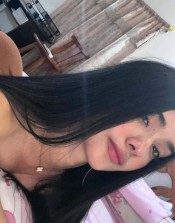 VALERIA COLOMBIANA JOVENCITA MOJADA ESPERANDOTE .....DISFRUTAMOS EN MI CAMA