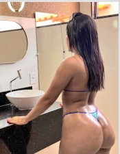 JOVENCITA CARIñOSA EN VIVEIRO