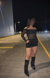 ECUATORIANA EN BURELA CENTRO FIESTERA 24 HS