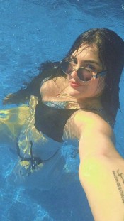 SOY   MIA      CHICA MUY ENROLLADA Y MUY COMPLACIENTE