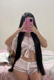 VALERIA COLOMBIANA JOVENCITA MOJADA ESPERANDOTE .....DISFRUTAMOS EN MI CAMA