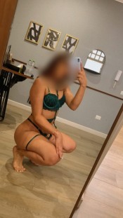MIS MOVIMIENTOS SON DELI  VEN Y COMOTE MI JUGOSO, Y APRETADO, COÑITO