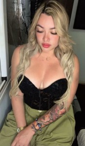 MORENA ENCANTADORA FIESTERA