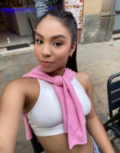 MOLLY JOVENCITA Y COMPLACIENTE