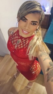 LATINA COMPLACIENTE