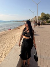 NOVEDA EN LA ISLA, LATINA CALIENTE FIESTERA
