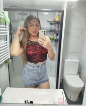 TRANS MUY CALIENTE DELGADITA EN ENTREVIAS