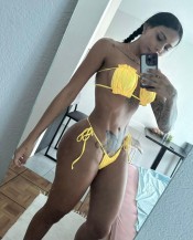 JOVEN ENCANTADORA...