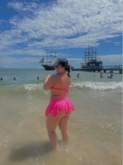 CHICA SúPER CARIñOSA, MUY CERCANA UNA