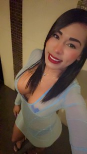 VENEZOLANA HERMOSA CARISMáTICA Y MUY SIMPáTICA