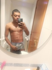 CHICO LATINO DE COMPAñíA COMPLACIENTE