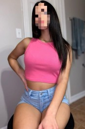 CARA ANGELICAL, CUERPO ESBELTO EN LA CAMA TRAVIESA
