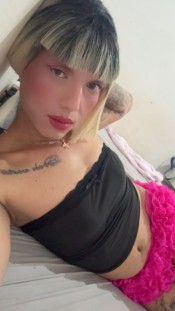 FEMENINA COMPLACIENTE Y MORBOSA
