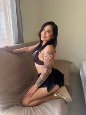 JOVENCITA SúPER ALEGRE, CERCANA Y CARISMáTICA