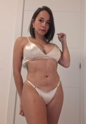 POR ALAMEDA COLON - VENEZOLANA DE LUJO MORBOSA Y JUGUETONA