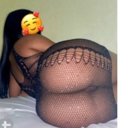 MUJER LATINA CON CURVAS