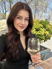 ELENA MUJER EUROPEA **NUEVA EN TU PUEBLO