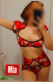 MIA – ELEGANCIA LATINA CON UNA SENSUALIDAD QUE ENVUELVE