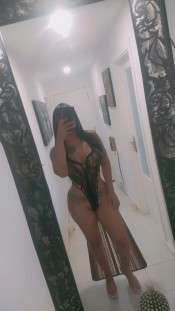 EN VILLAVERDE BAJO, CALIENTE, FIESTERA MORBOS OMPLACIENTE VENEZOLANA 28 AñO