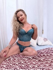 MUJER EXPERIENTE EDUCADA Y COMPLACIENTE