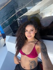 KIARA MIEL QUE SUSURRA AL OíDO
