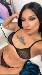 PAOLA · 21 AñOS VENEZOLANA — JUVENTUD Y ENERGíA