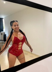 NINFÓMANA Y SEXY MUY CALIENTE CON GRANDES SENOS Y CULO PARA TI