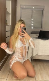 PARTICULAR LATINA FRANCES AL NATURAL CON PISO PROPIO