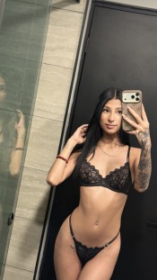 SOFIA RUBIA JOVENCITA FIESTERA CERCA DE TU ZON