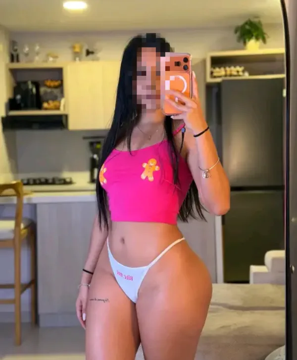 DANIELA JOVENMORENA CON CULO GRANDE