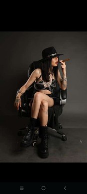 AMA ZIRA DOMINANTE BDSM