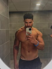 LATINO MUSCULOSO