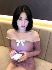 JOVENCITA ASIATICA HERMOSA SEXY Y SALIDAS 24H .