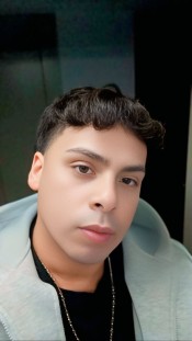 CHICO LATINO DE COMPAñíA COMPLACIENTE