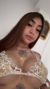 JOVENCITA PRECIOSA ARDIENTE LLENA DE PLACER PARA TI