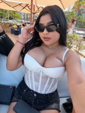 NIñA COMPLACIENTE MUY CARIñOSA