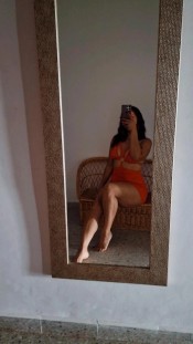 SEXI MORENA DE BUENAS CURVAS
