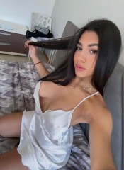 JOVENCITA CALIENTE 18 AñOS ME VENGO A CHORROS