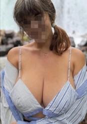 LAURA GUAPíSIMA Y PECHUGONA