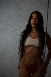 ISABELLA  CHICA COMPLACIENTE CARIÑOSA