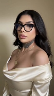 MAMASOTA DE GRUESA ROSADA  POLLA NALGAS TATUADAS