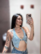 SOY NIKOL UNA TIERNA LATINA MUY PERRITA BAJO SABANAS