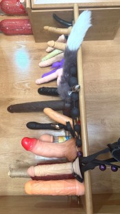 PEGGING BESO NEGRO DILDOS MUCHOS TAMAÑOS MASAJES PROSTÁTICO