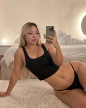 BRIANA RUBIA LATINA VAGINA ROSADITA Y ESTECHA