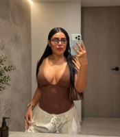 CAROLINA COMPLACIENTE MORBOSA Y JUGUETONA