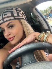 LIVIA CACHONDA BOMBA DE LUJURIA Y PASIÓN
