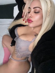 CLOE DELGADA SENSUAL IMPLICADA CARIÑOSA FOLLADORA FIESTERA!!