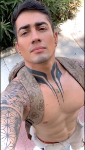MARCELO COLOMBIANO GUAPO VERSÁTIL TATUADO CALIENTE