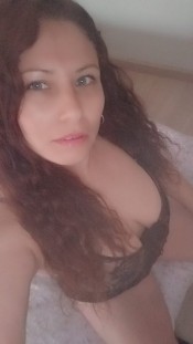 DéBORA EXóTICA DE OJOS CLAROS